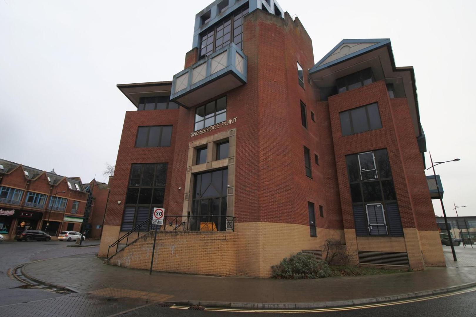 2 Bedroom With Free Parking Swindon Exterior foto