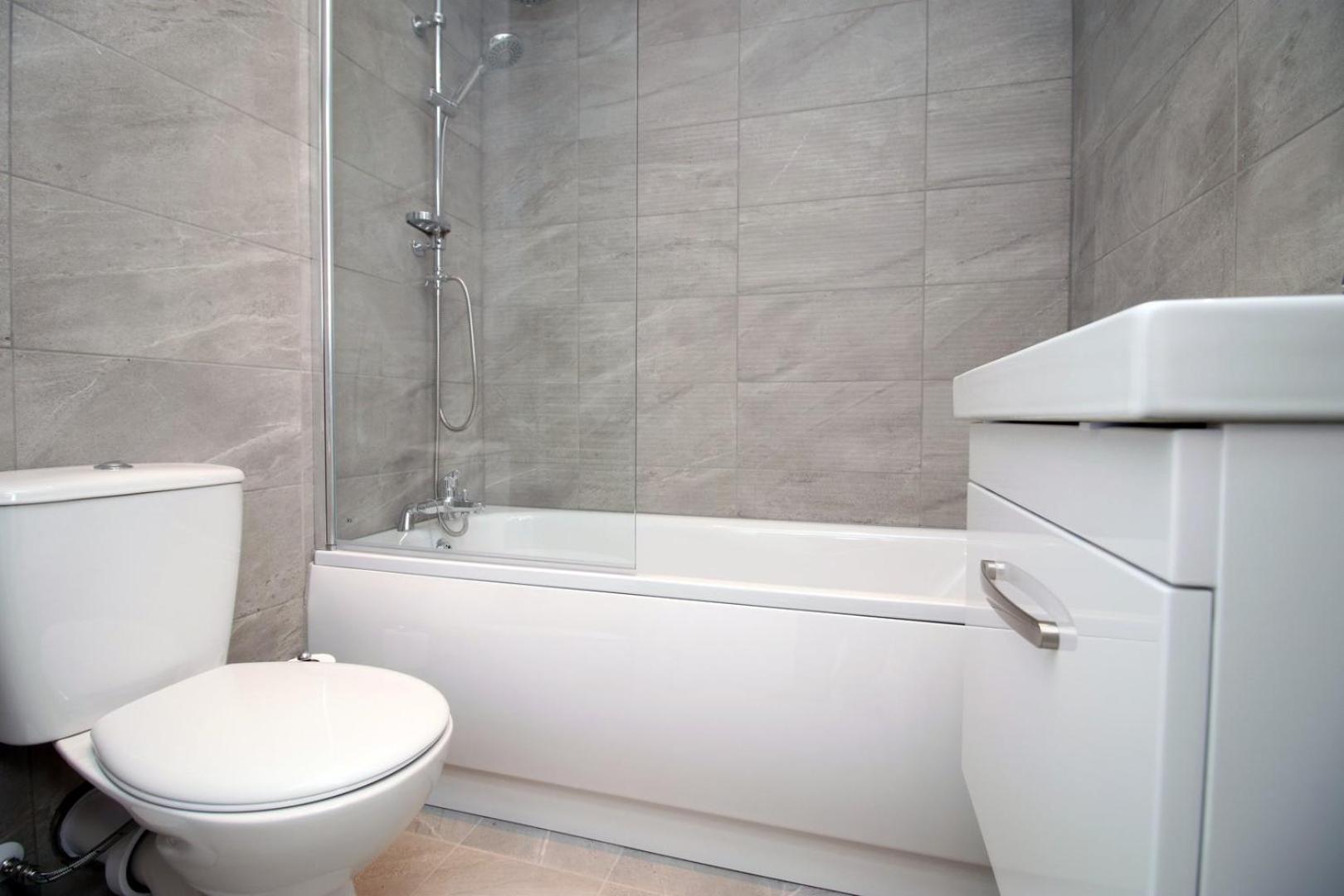 2 Bedroom With Free Parking Swindon Exterior foto